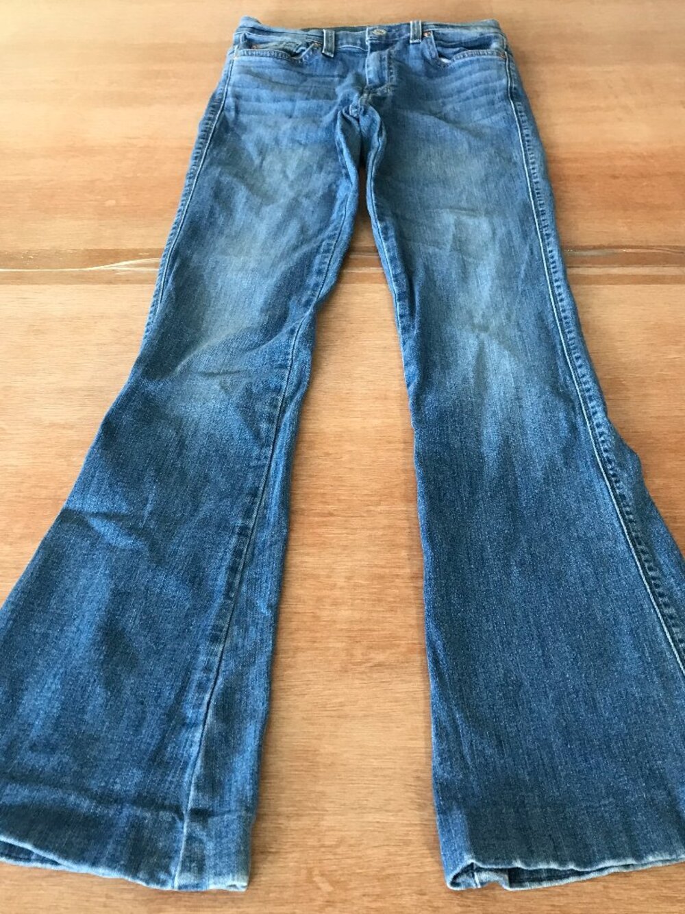 7 For All Mankind Dojo Flare Jeans Women 26 Blue Mid Rise Medium Wash Sculpting